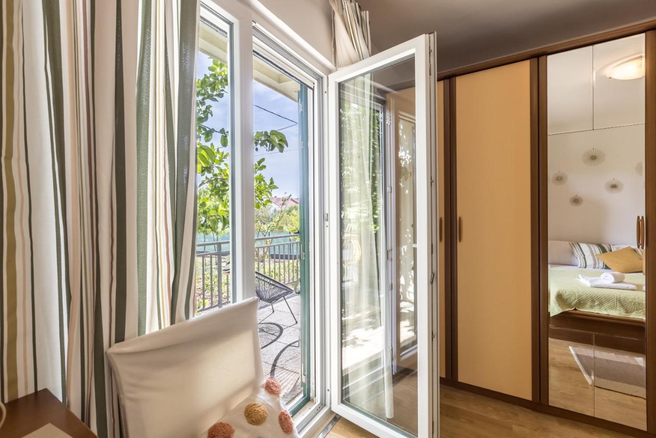 Citrus Accommodation Kaštela Exteriör bild