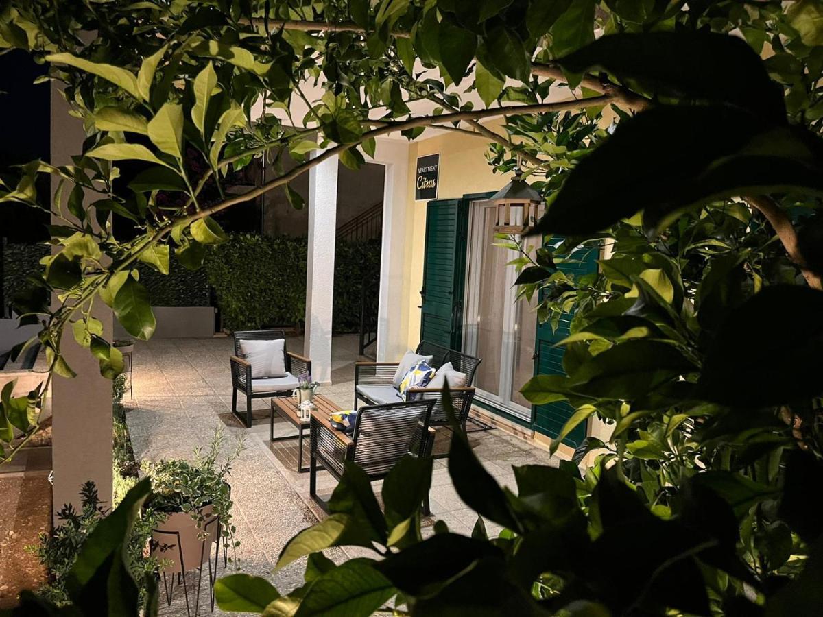 Citrus Accommodation Kaštela Exteriör bild