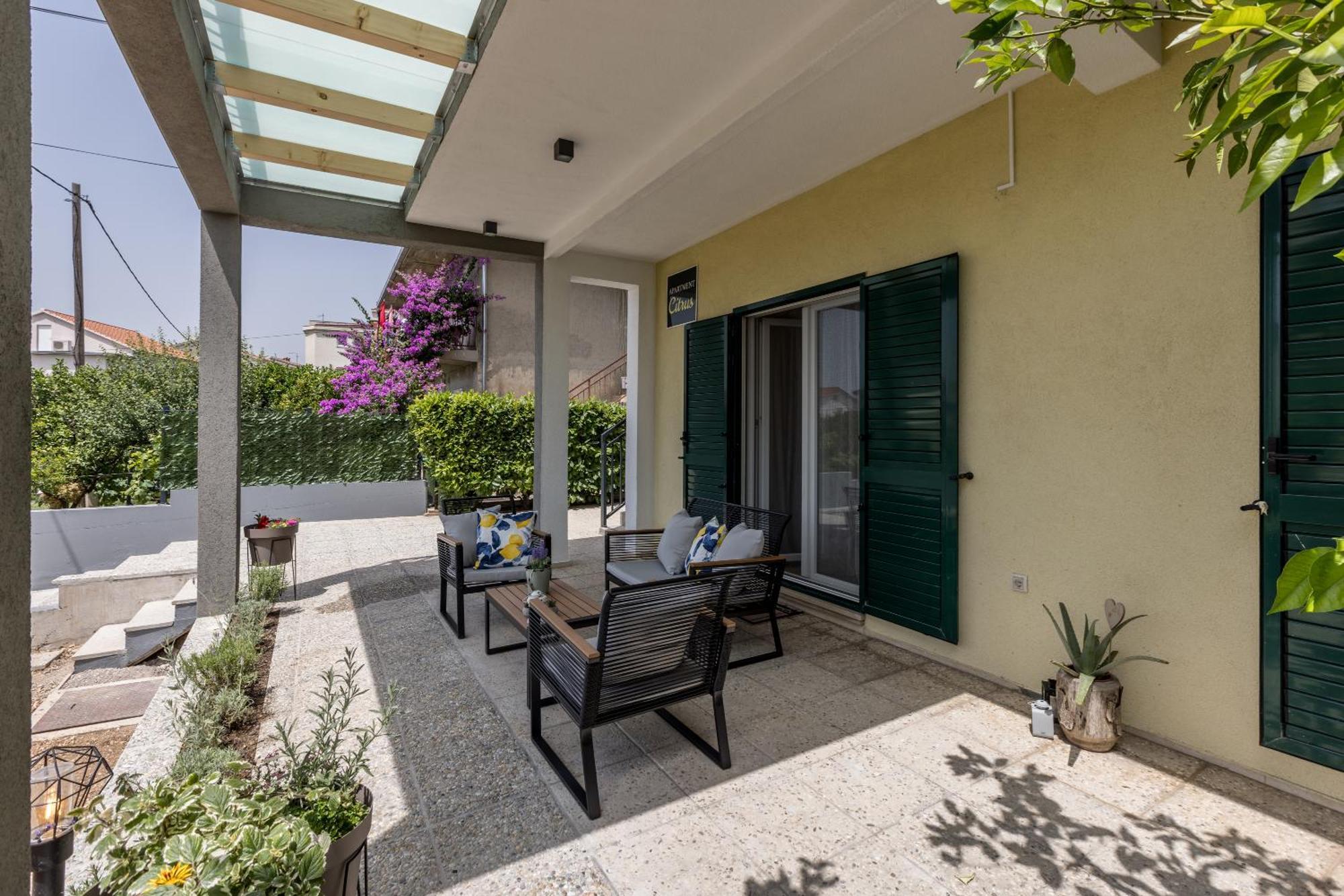 Citrus Accommodation Kaštela Exteriör bild